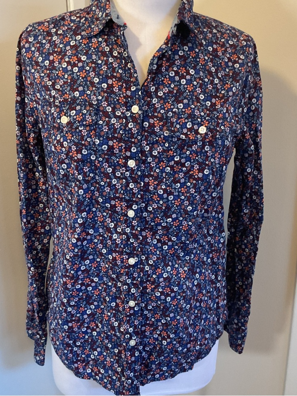 St. John’s Bay 100% Cotton Floral Blouse Small Long Sleeve Utility Pockets - Picture 2 of 5